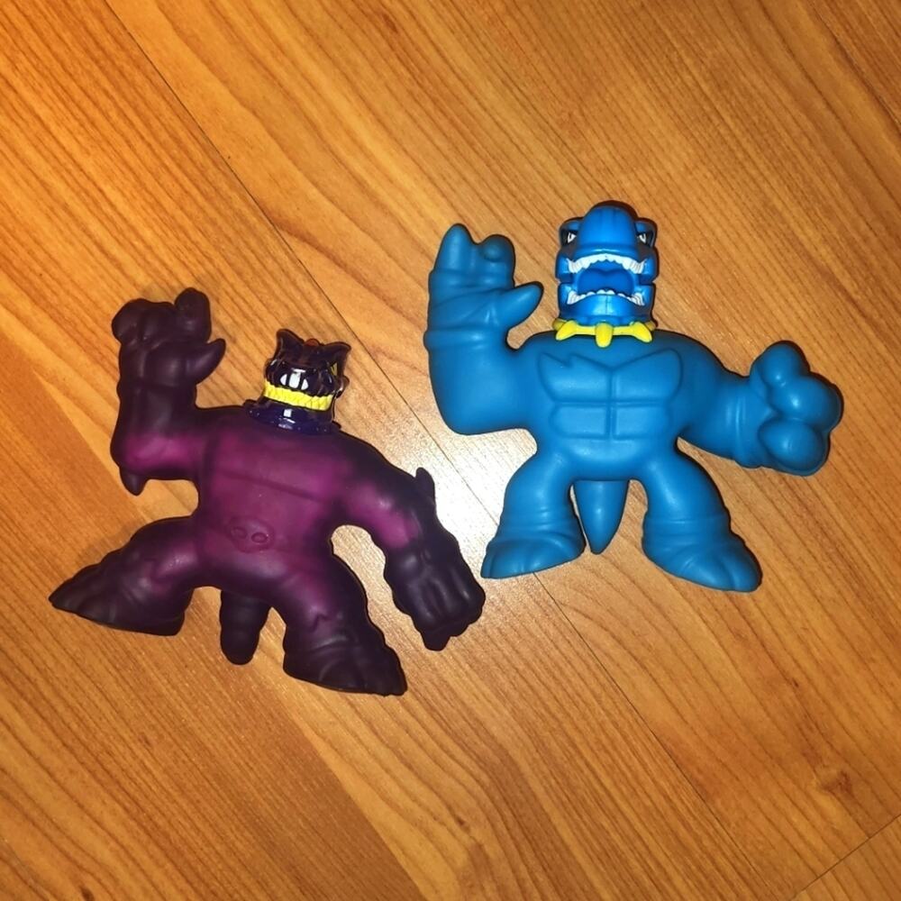 Goo Jit Zu Heroes Includes only 1
